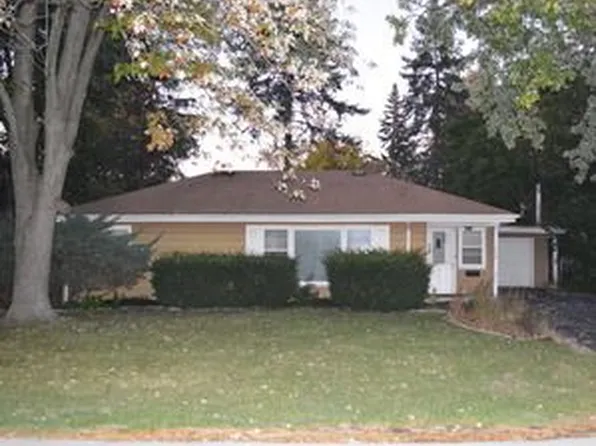 1106 W Wing St, Arlington Heights, IL 60005