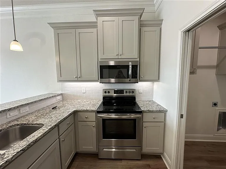 8406 Cambridge Rd — Photo 12