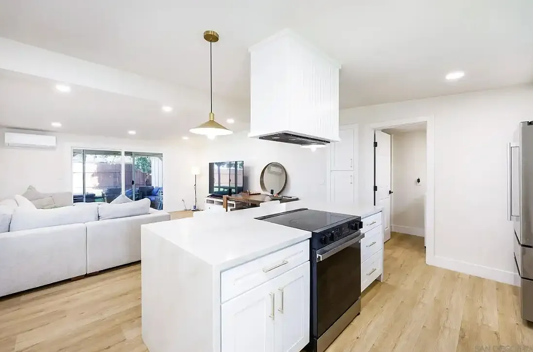 1 bed, 2000 sqft, $1,300 — Photo 2