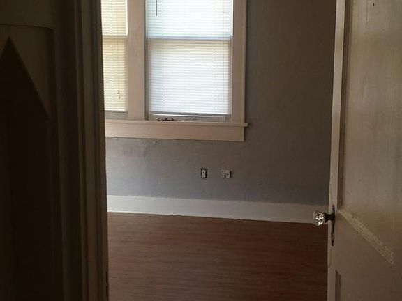 4th image of 1209 N Villa Ave