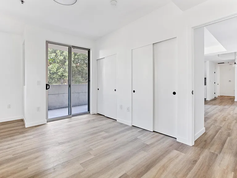 900 S Harvard Blvd #201 — Photo 4