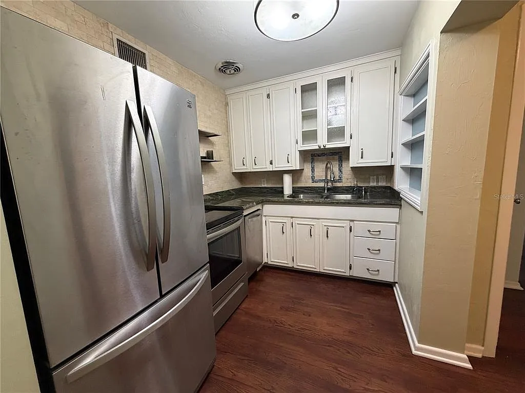 4 bed, 2.0 bath, 1292 sqft, $2,800 — Photo 2