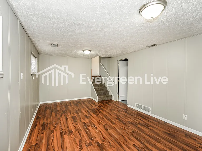 10226 Storm Dr — Photo 9
