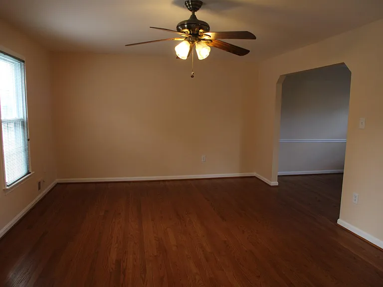 1724 Yale Pl — Photo 5