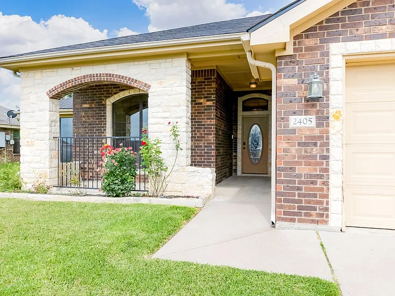 2405 Coy Dr — Photo 4