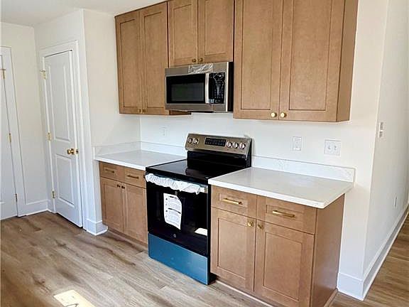 3rd image of 2519 Pelican St