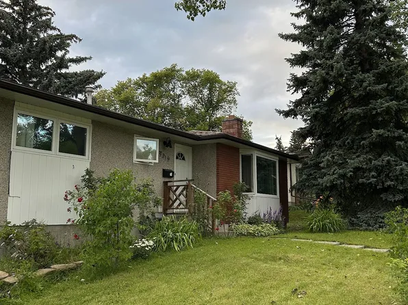 4319 Charleswood Dr NW, Calgary, AB T2L 2E3