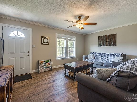 4th image of 5617 Hillsdale St