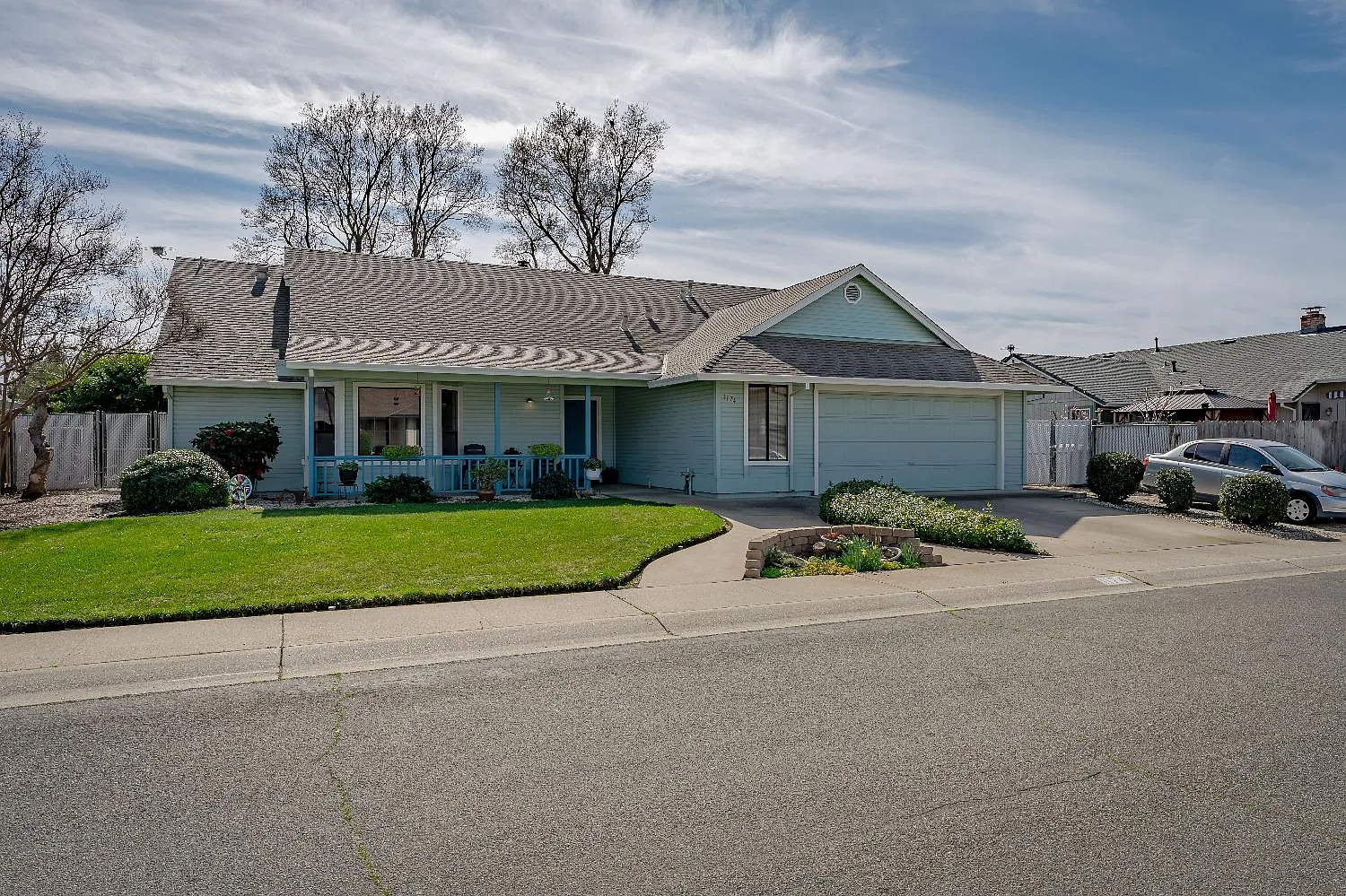 1174 Whitney Dr photo 1
