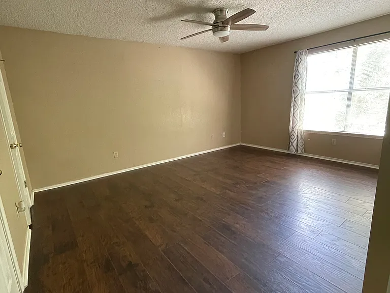 1904 Hollow Ridge Dr — Photo 11