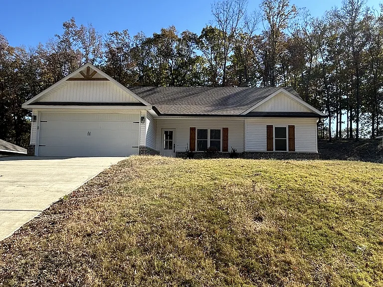 121 Stonebriar Dr — Photo 1