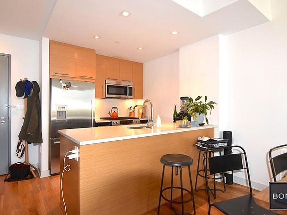 3rd image of 64 Bayard St APT 5A