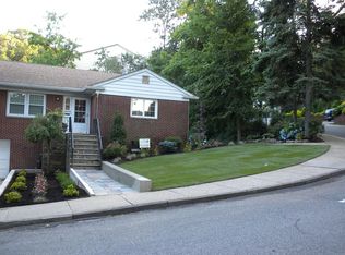 108 Edgecliff Ter, Yonkers, NY 10705