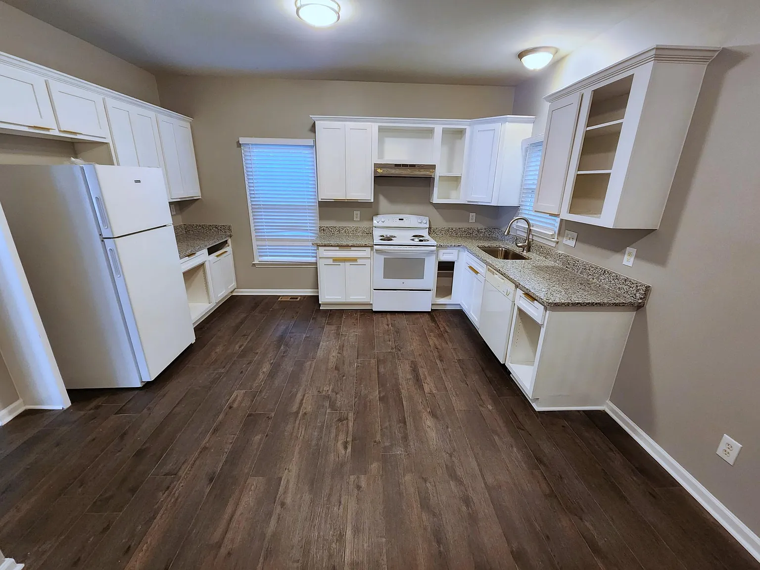 4 bed, 1632 sqft, $640 — Photo 2