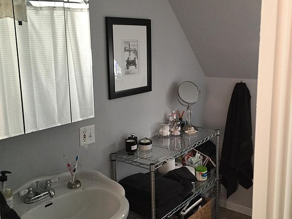 5th image of 1817 N Bissell St APT 3