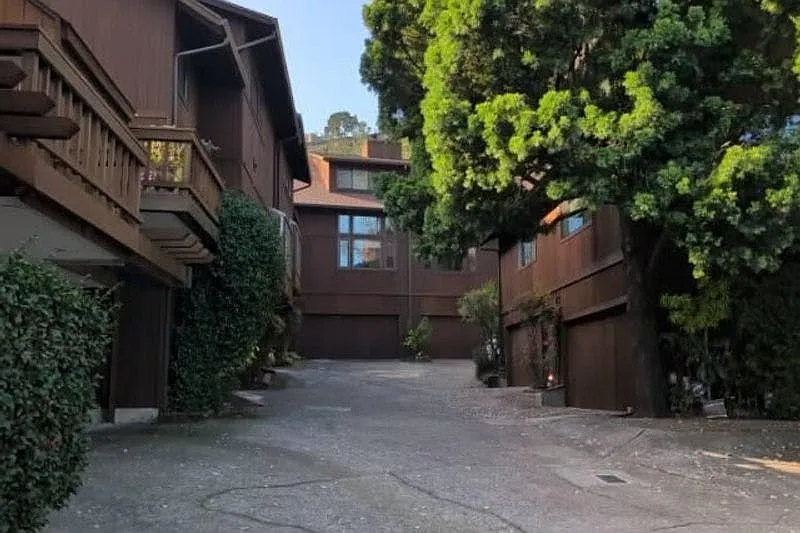 871 Magnolia Ave photo 1