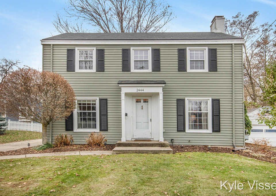 1st image of 2444 Lake Dr SE