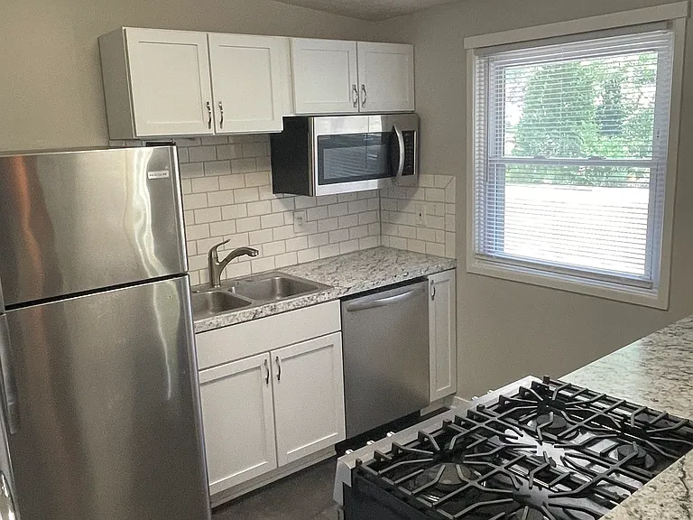 235 W Rio Rd — Photo 2