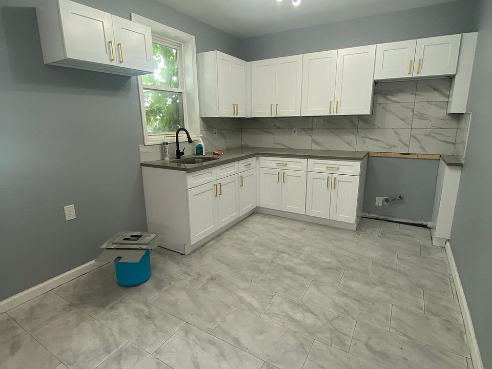 1st image of 246 Schley St Floor 2