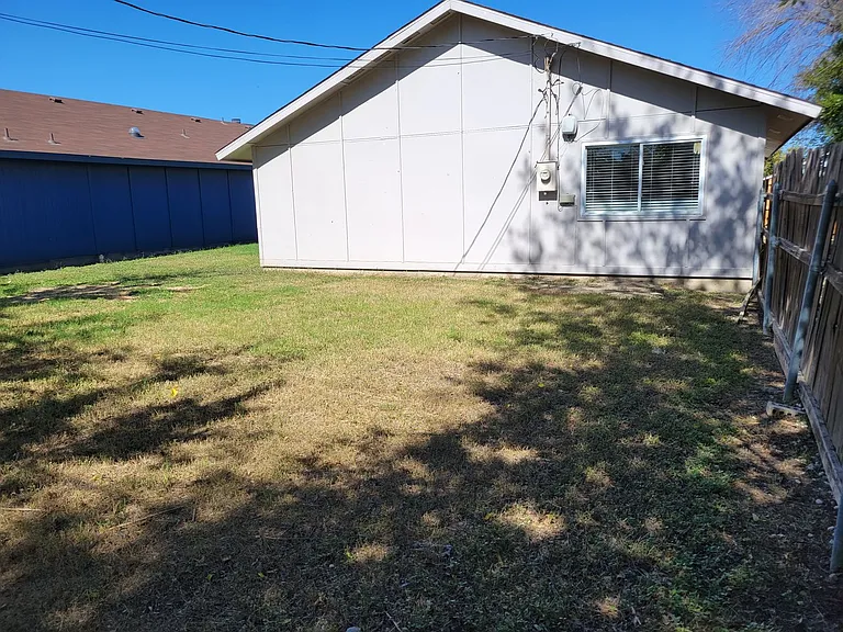 2206 Coach Dr — Photo 24