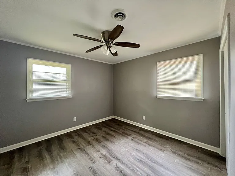 1037 Washington Ave — Photo 10