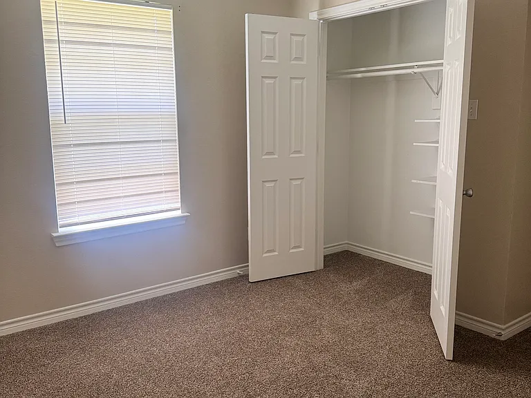 443 Green Acres Dr — Photo 7