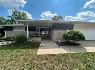 712 Peashway St, South Bend, IN 46617