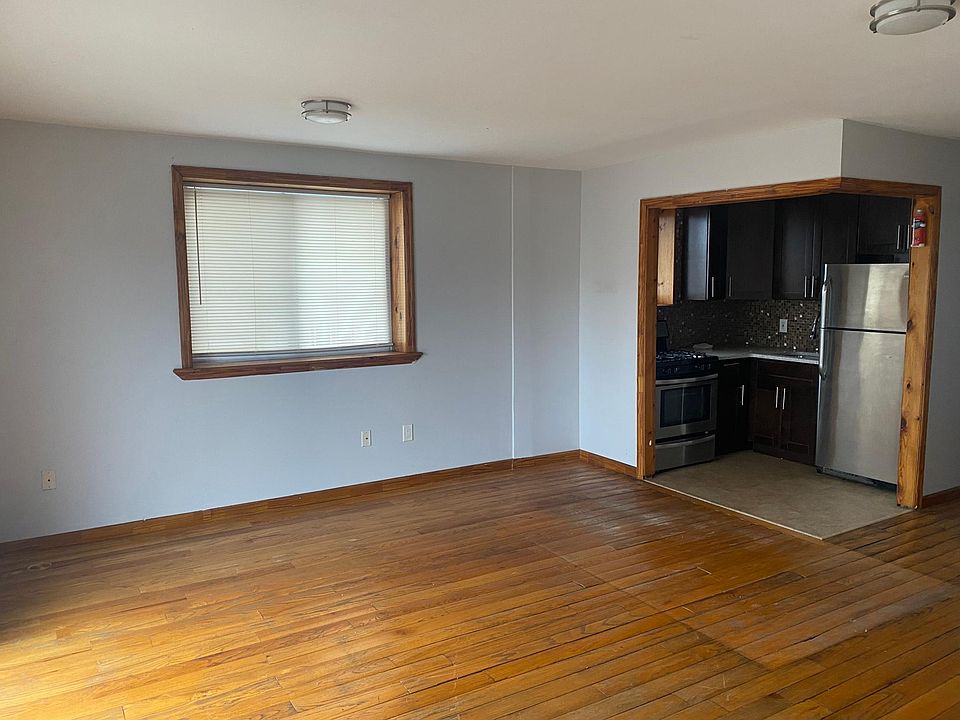 1st image of 18003 90th Ave