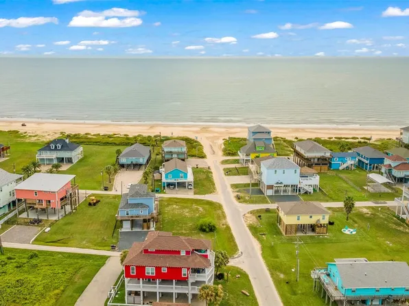 1971 Gulf St, Crystal Beach, TX 77650