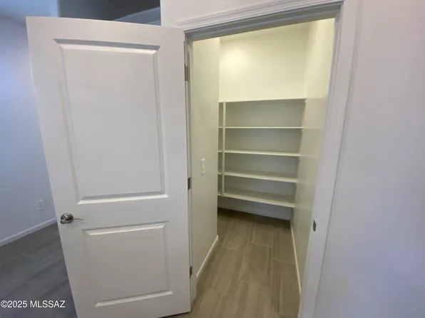 9821 N Summerstone Ave, Tucson, AZ 85743