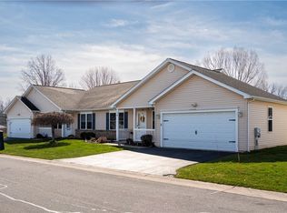 15 Kirkdale Cir, Rochester, NY 14612