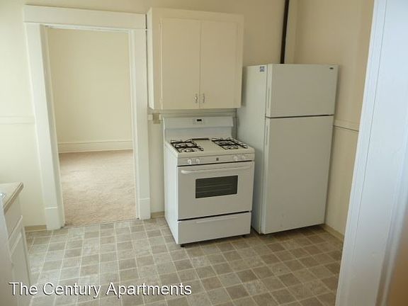 3rd image of 715 4th Ave N APT 32