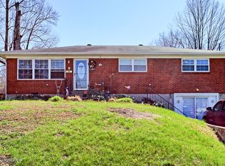 10707 Torrington Rd, Louisville, KY 40272