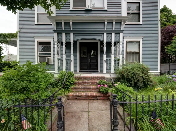 83 Pleasant St APT 3, Marblehead, MA 01945