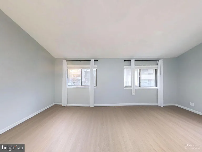 18428 Point Seneca Pl — Photo 32