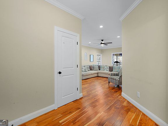 5th image of 240 Regency Ln SW