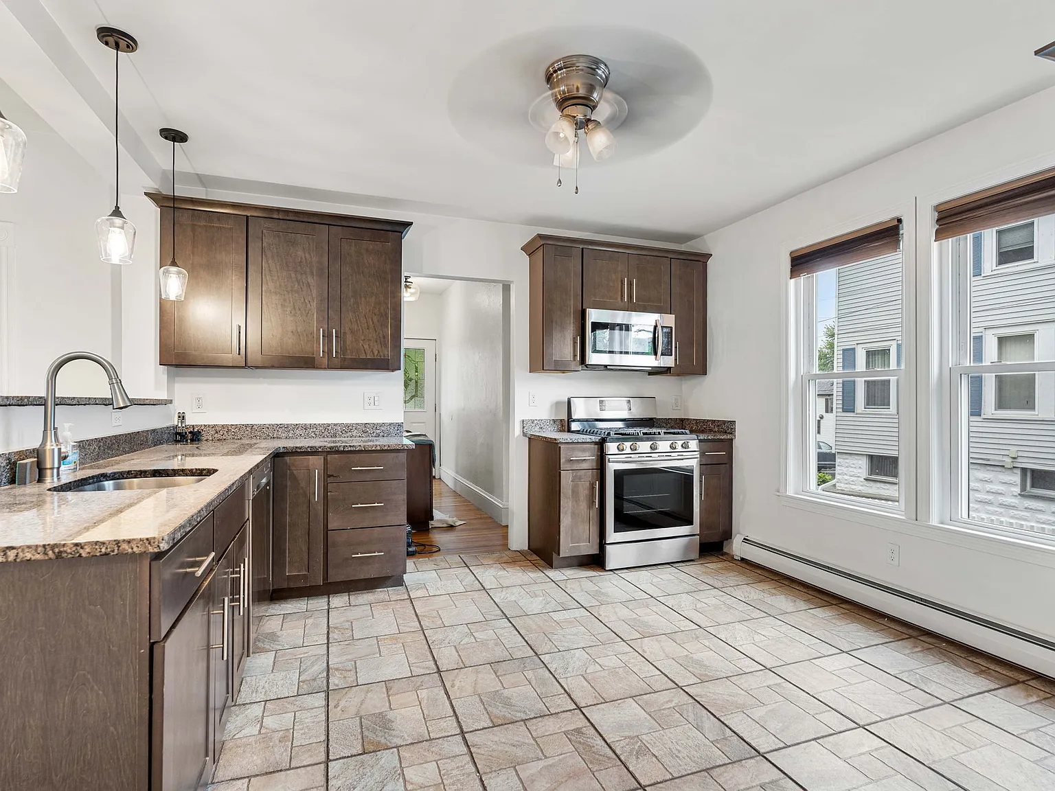 1 bed, 700 sqft, $2,400 — Photo 1