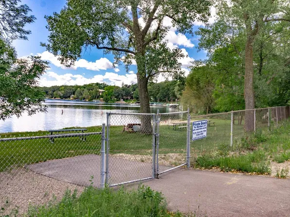 3431 Kent St APT 815, Shoreview, MN 55126