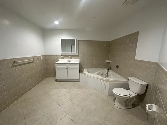 Rented by Astorian Realty Group LLC | media 8