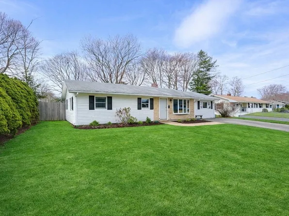 39 Marion St, Holbrook, MA 02343