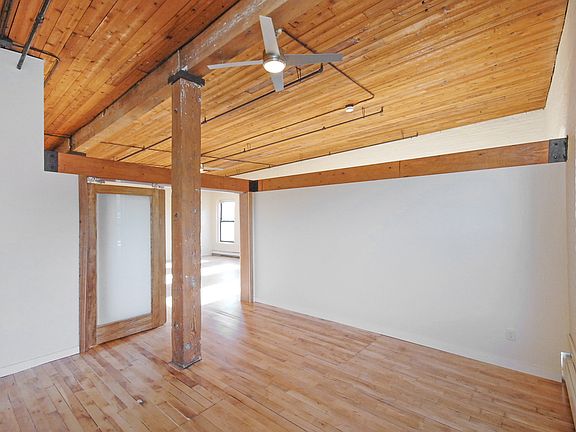 Large Corner Apartmente