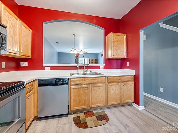 5th image of 2208 Winthrop Chase Dr