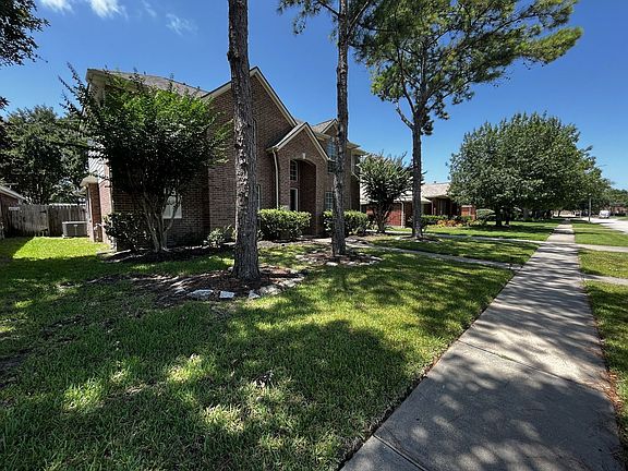 3rd image of 15707 Jamie Lee Dr
