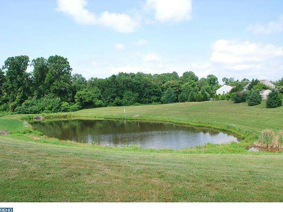 4th image of 220 Horseshoe Dr