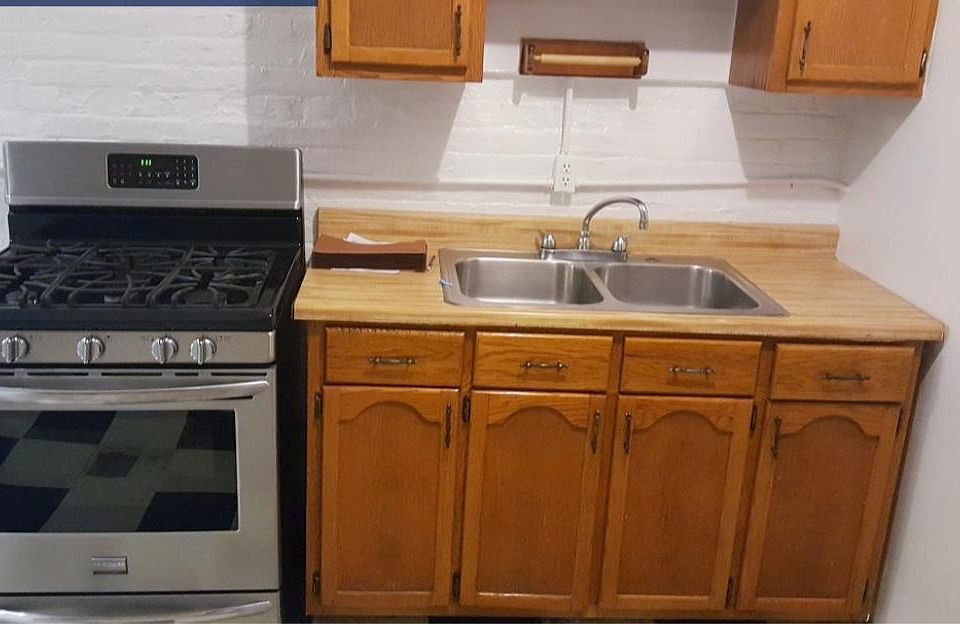 2nd image of 3555 W Shakespeare Ave