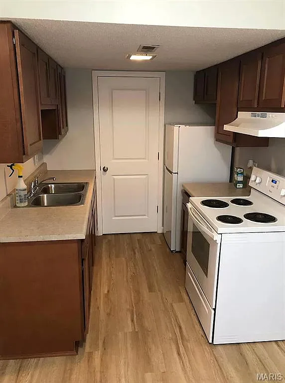 1 bed, 1.0 bath, 560 sqft, $900 — Photo 4