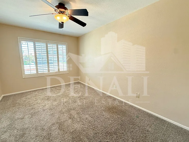 1211 E Drake Dr — Photo 21