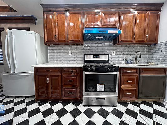 1st image of 1814 E 19th St #4