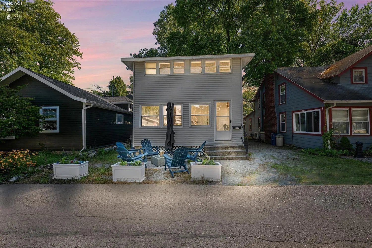 317 Oak Ave photo 1
