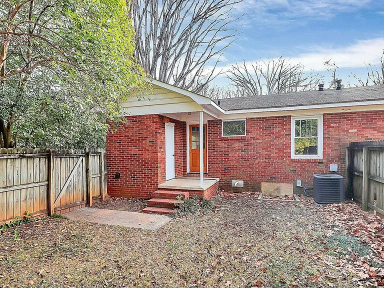 1415 Springwood Ln — Photo 15